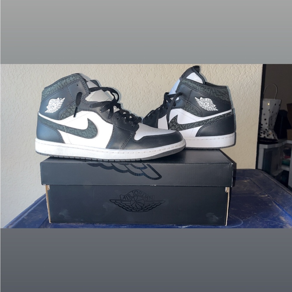 Men’s! Nike Air Jordan elephant Sneakers
